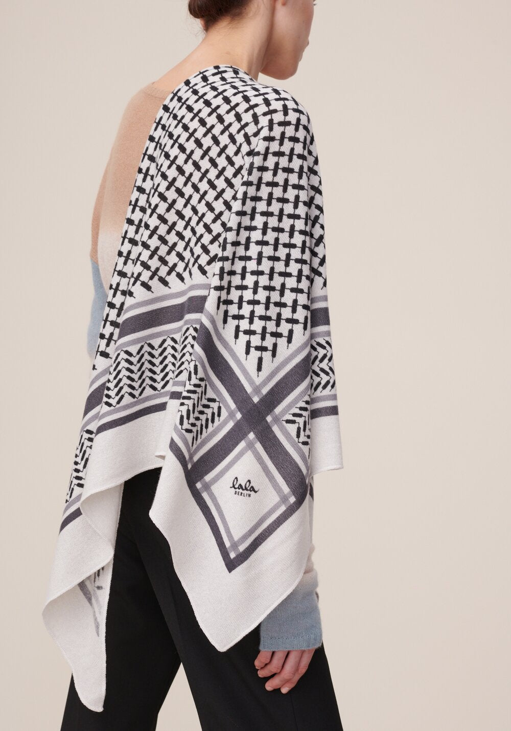 Triangle Trinity Classic halstørklæde, M - Alabastro off-white